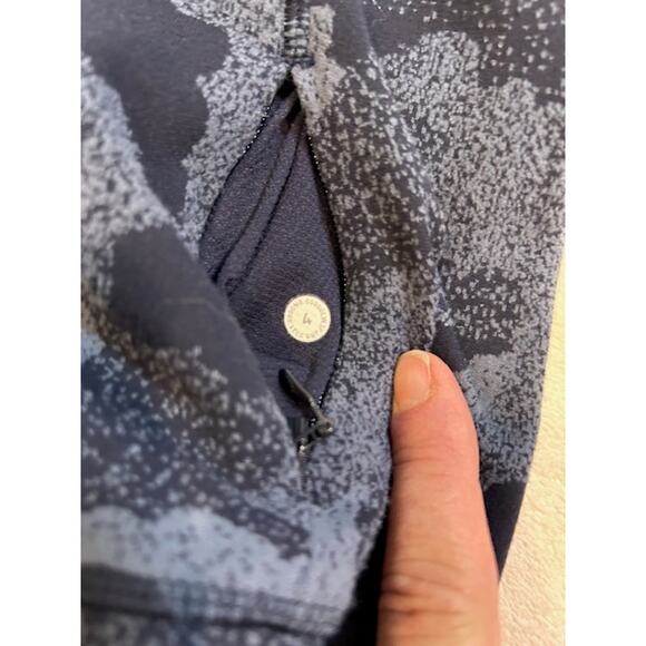 LULULEMON Blue Camo It's Rulu Run Fleece Long Sleeve Shirt Women's Size 4 - Picture 8 of 11